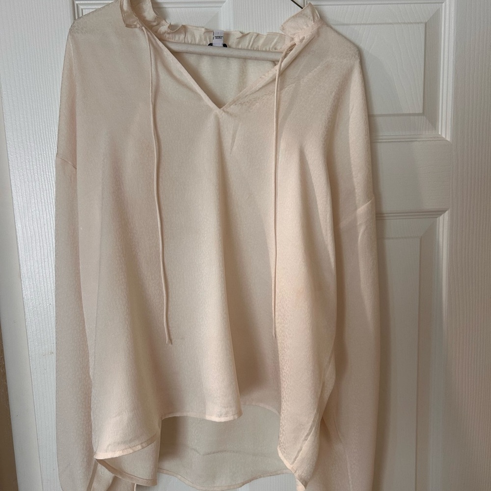Express Cream Ruffle Blouse - Picture 5 of 6